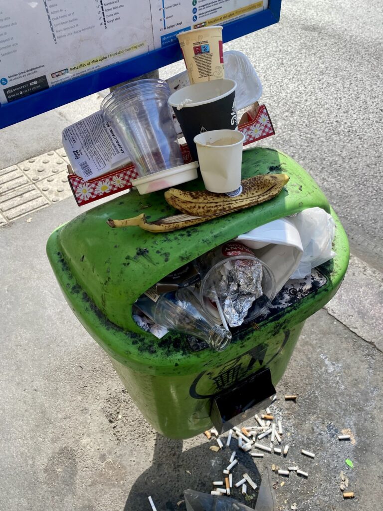 ifelszálás az első ajtón